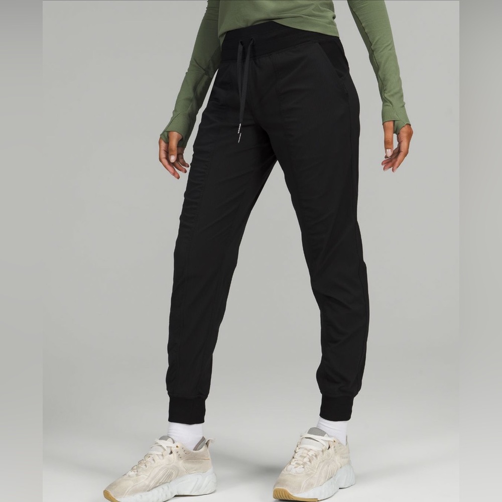 Lululemon Dance Studio midrise jogger. Size 4